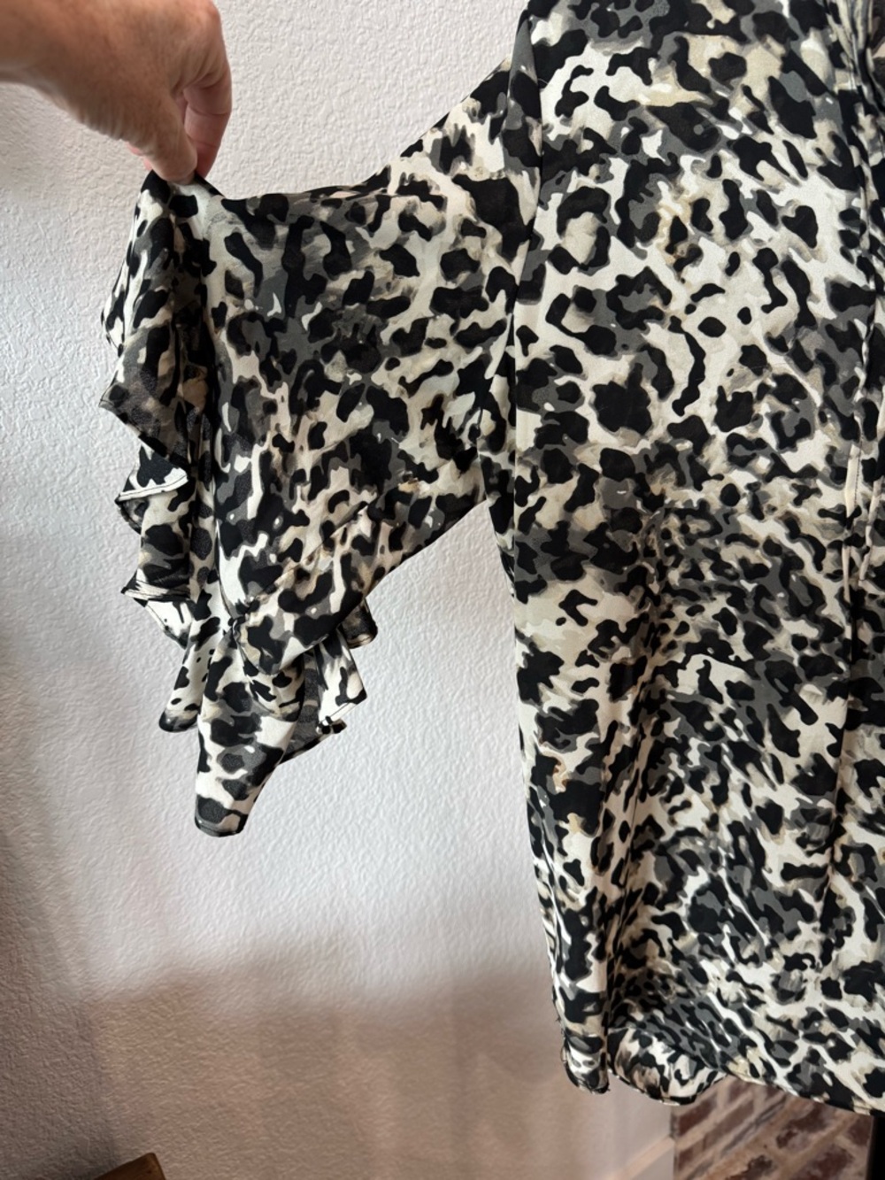 Vince Camuto Black / White / Cream Leopard Animal Print Blouse Women Tops Large - Picture 2 of 7
